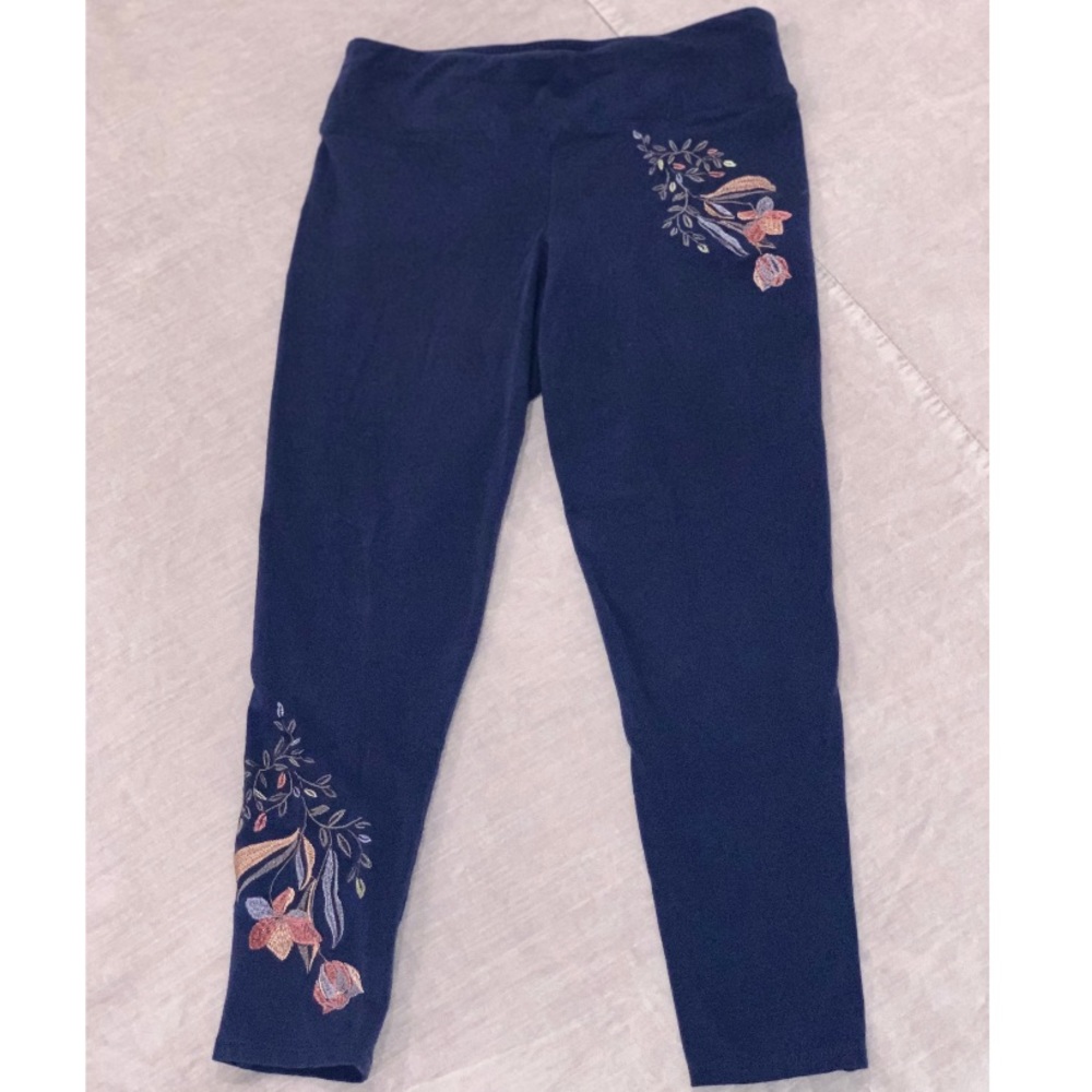 Betsey Johnson Navy Blue Floral Cropped Leggings
